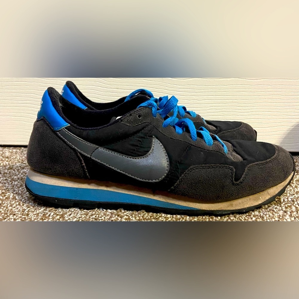 Nike Yourh/Women’s Size 6Y/womens 7.5 Grey Blue Tennis Shoe Sneaker